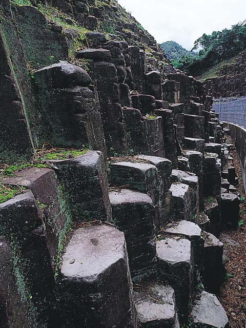 画像：柱状節理