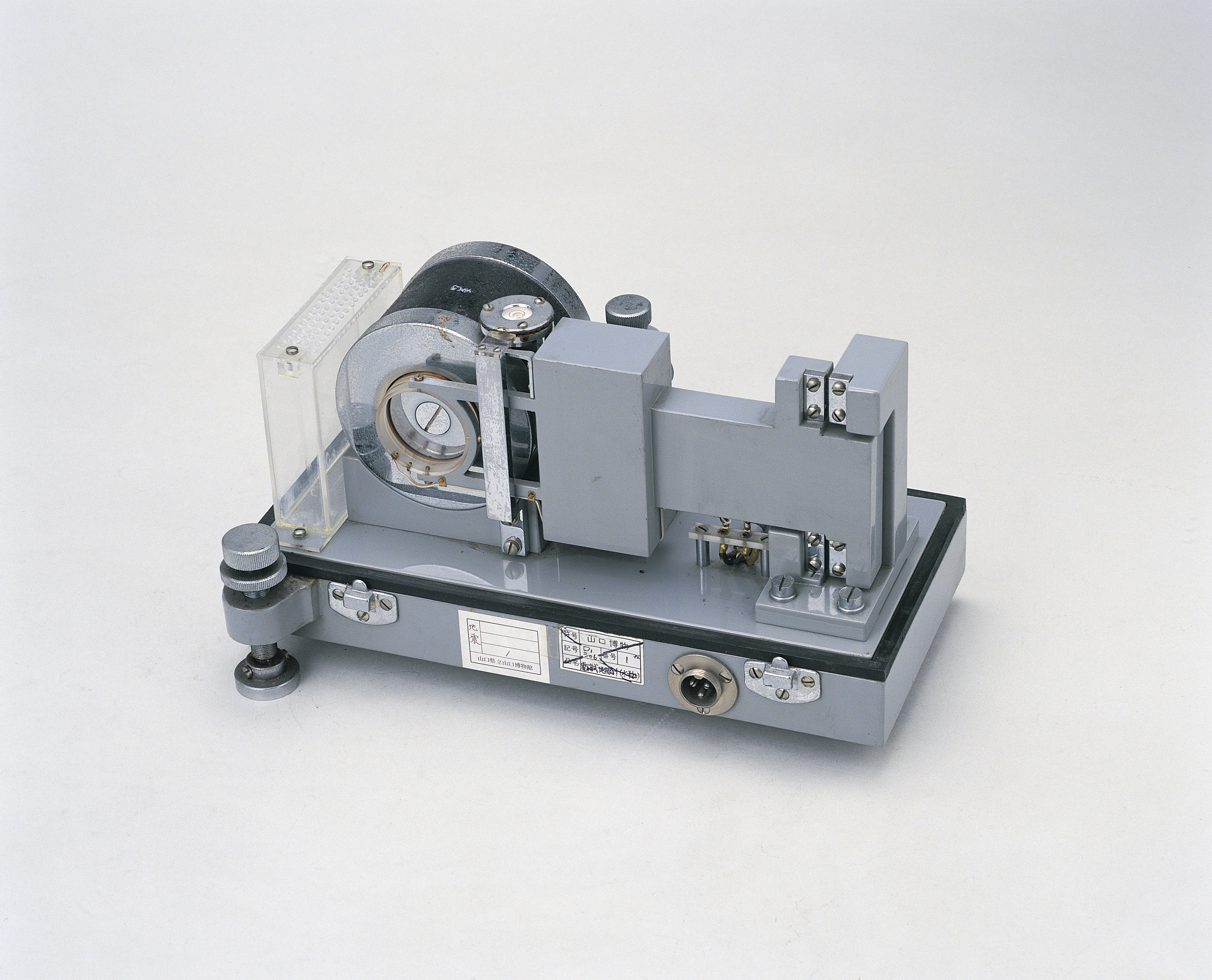 画像：電磁式地震計
YPE　MID　V-1C